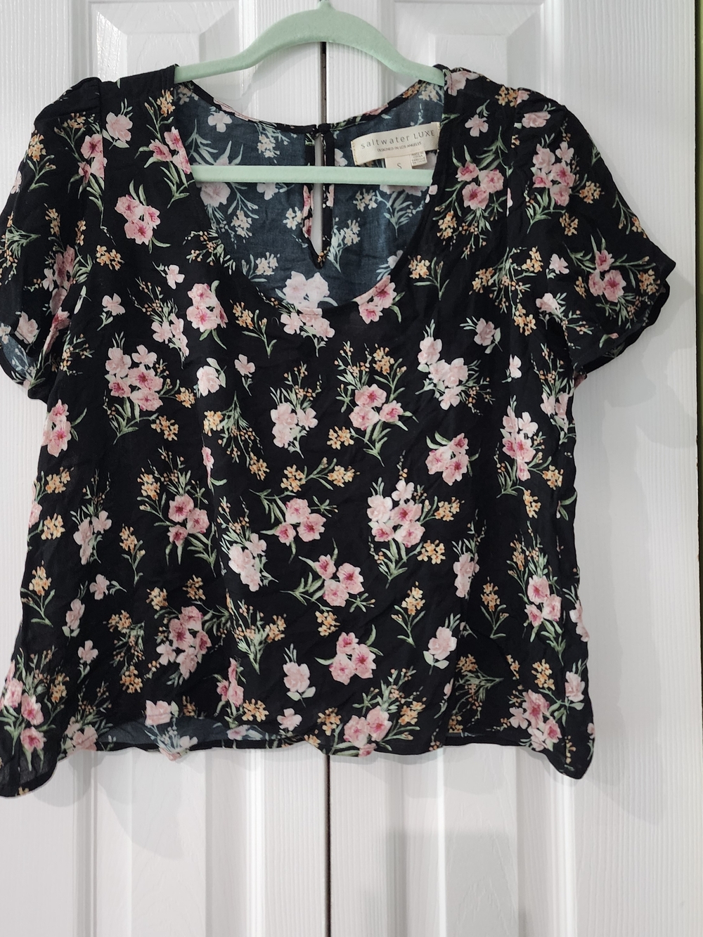 saltwater LUXE Black Floral Short Sleeve Scoop Neck Blouse Baby Doll Fairy